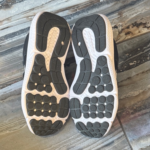 Under Armour Women’s Charged Assert 10 Black Athletic Sneakers - Picture 4 of 7